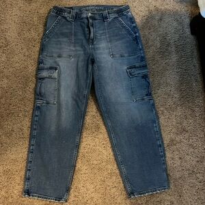 Women’s American Eagle straight leg cargo jeans